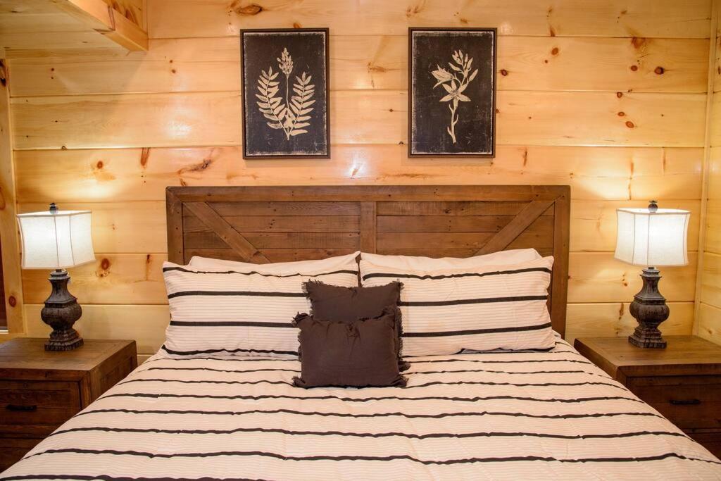 Spacious 2800 Sq Ft-Cozy Wood Cabin-New Build Pigeon Forge Exterior photo