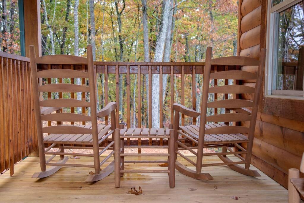 Spacious 2800 Sq Ft-Cozy Wood Cabin-New Build Pigeon Forge Exterior photo